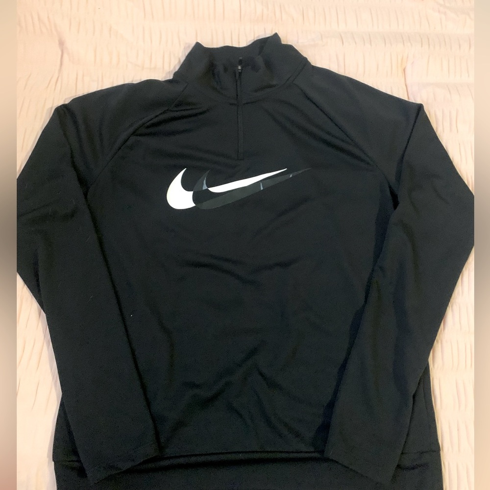 This is a black Nike jacket in the size small.Perfect for outdoors and workouts.